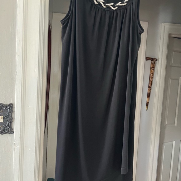 Donna Ricco Dresses & Skirts - Elegant Black Sleeveless Dress